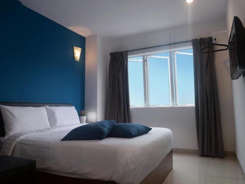 Brezza Hotel Sitiawan Exterior photo