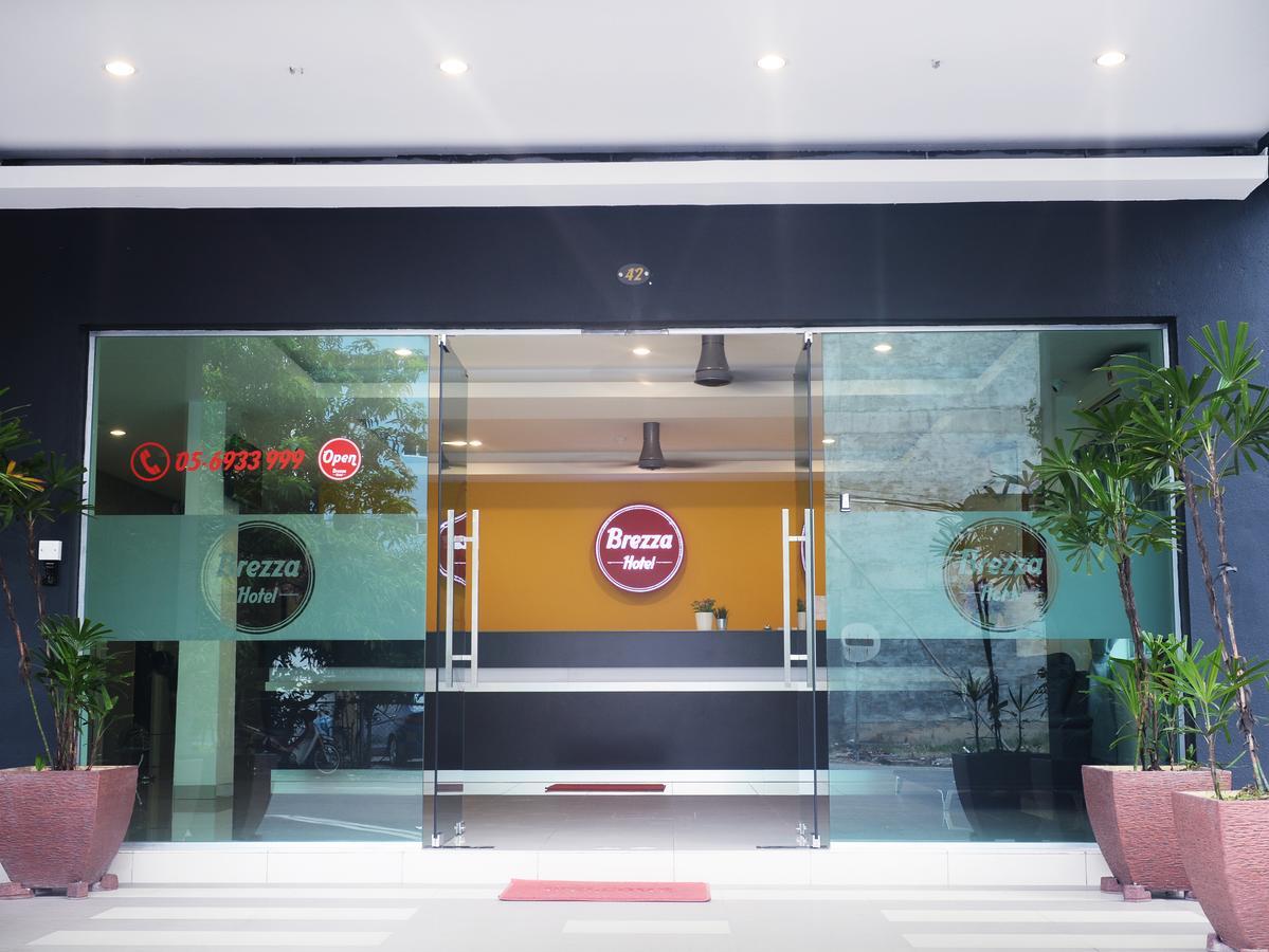 Brezza Hotel Sitiawan Exterior photo